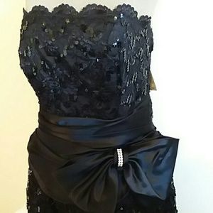 Vintage Party  Dress by HW Collections.